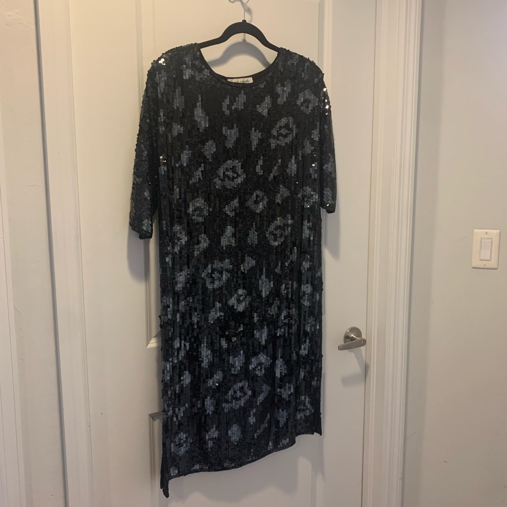 Vintage sequin dress. Half sleeves with animal like print.